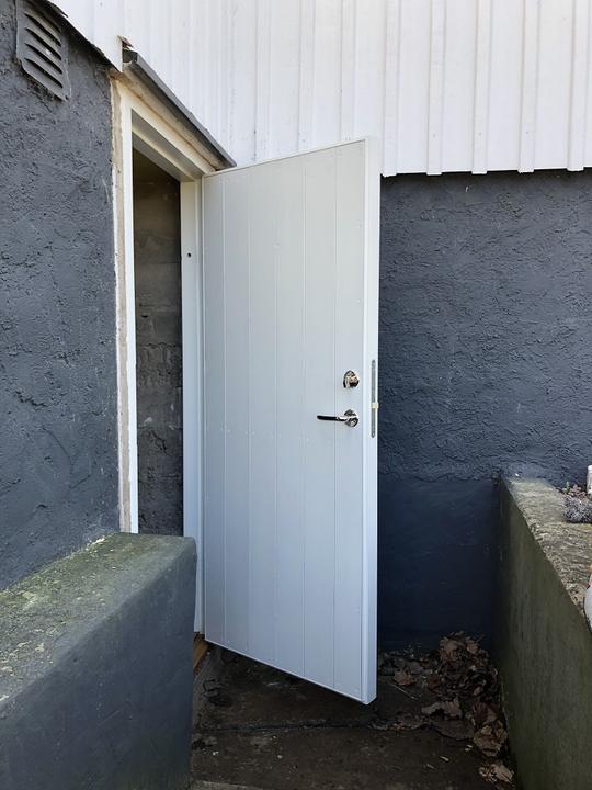 Ny källardörr